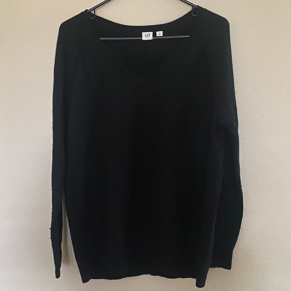 Black V-neck Gap Sweater